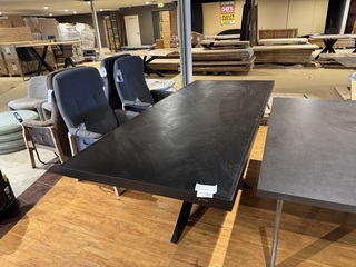 Eettafel, zwart hardhout, zwart metalen spinpoot